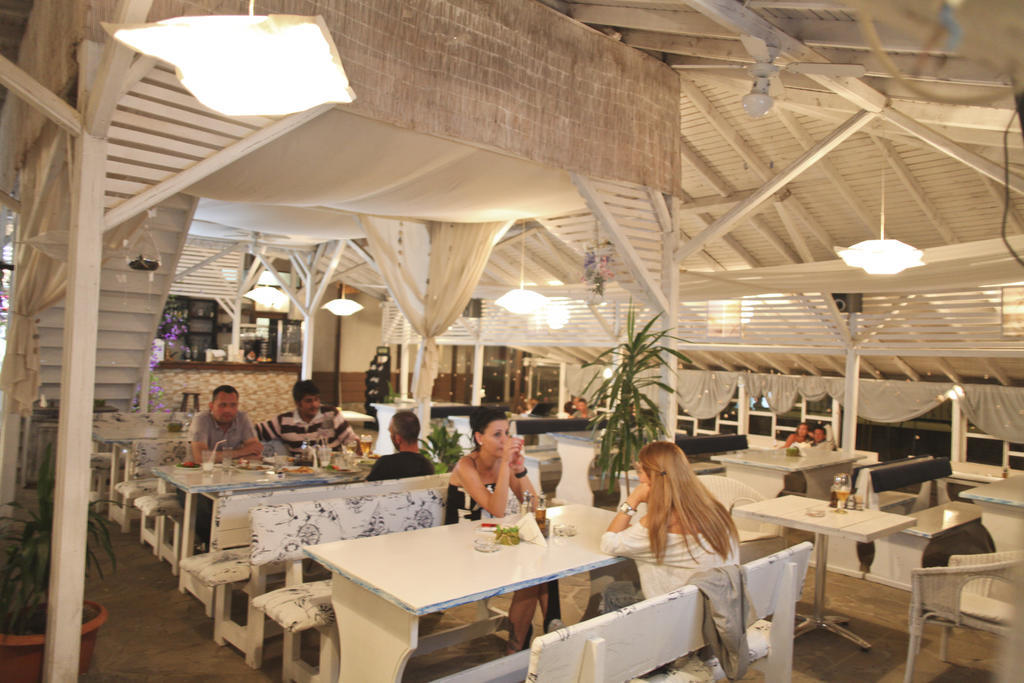 Hotel Laguna Lozenets Ngoại thất bức ảnh